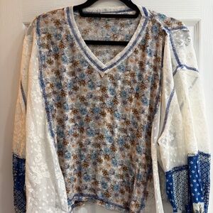 New POL V Neck Long Sleeve Women's Knit Pullover Floral Lace Detail Small